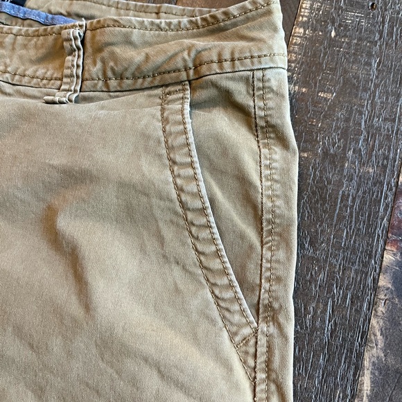 Aeropostale Men's Tan Flat Front Chino Shorts - Picture 3 of 7